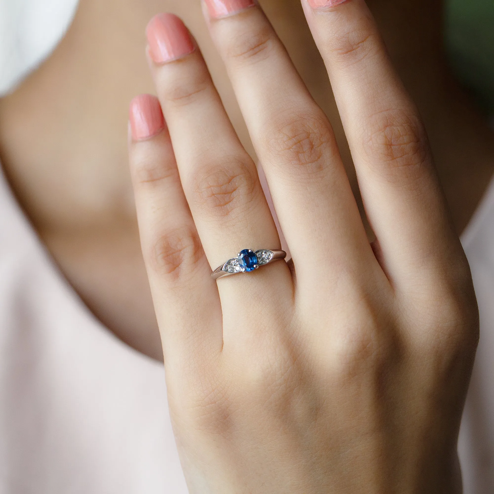 1/2 CT Minimal Oval Cut Blue Sapphire Solitaire Ring with Diamond