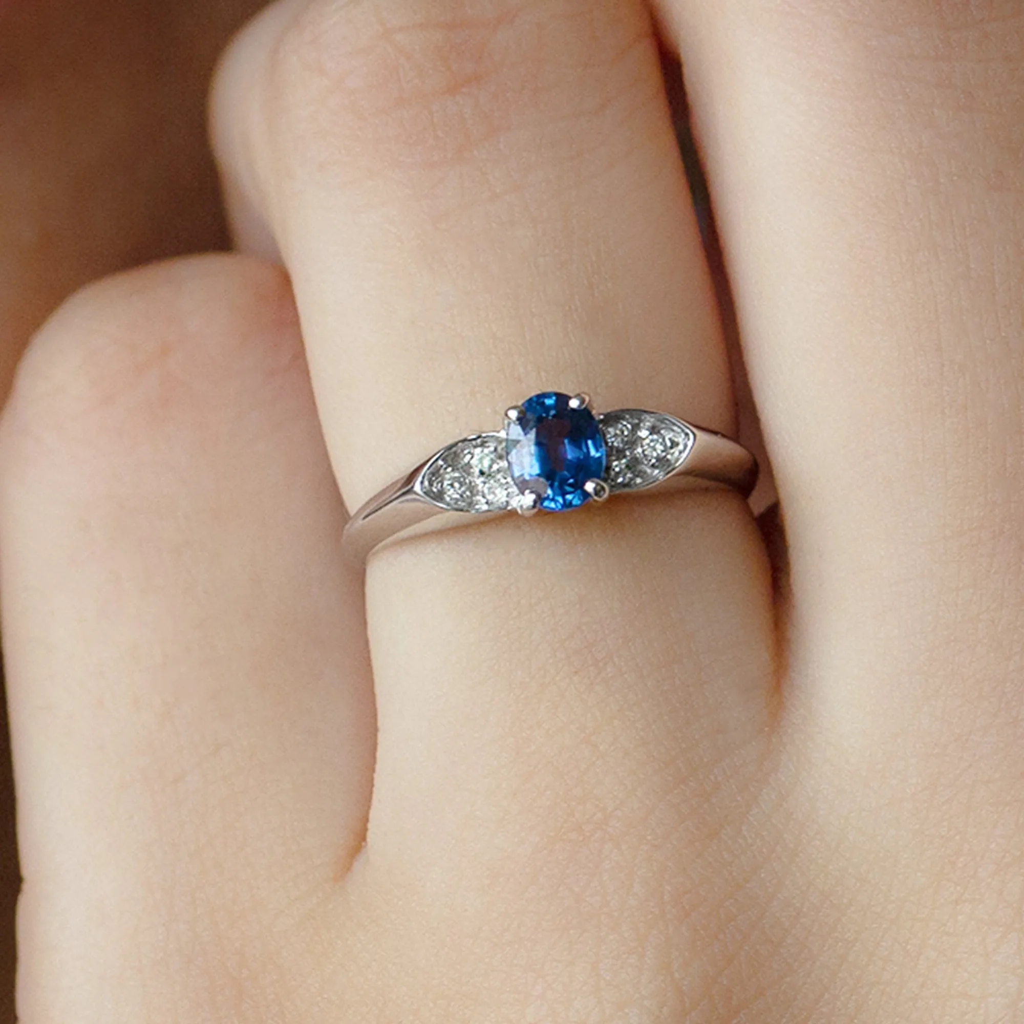 1/2 CT Minimal Oval Cut Blue Sapphire Solitaire Ring with Diamond