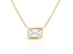 18K Y EAST-WEST SET EMERALD CUT DIAMOND SOLITAIRE NECKLACE