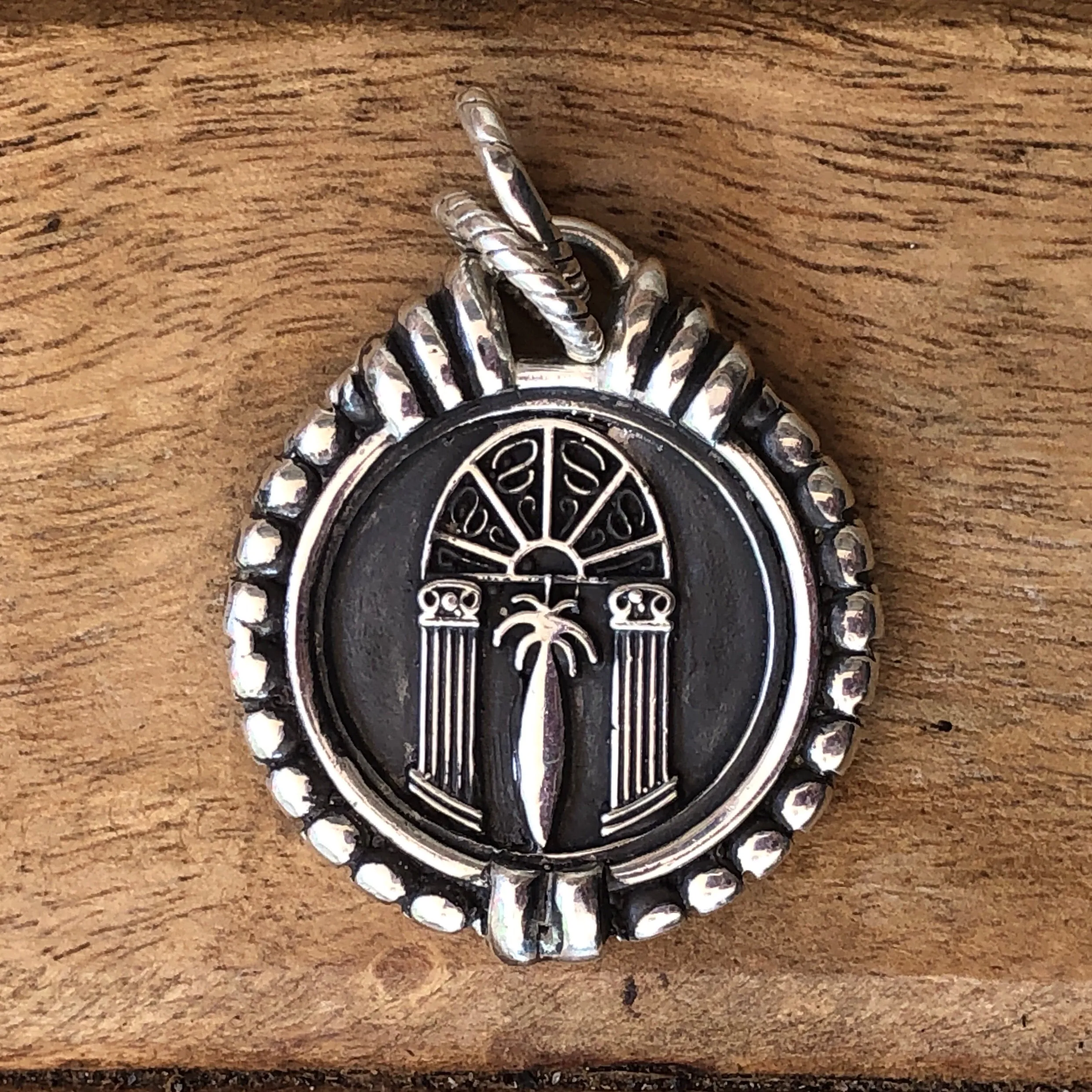 Cable Cuban Crest Pendant Large