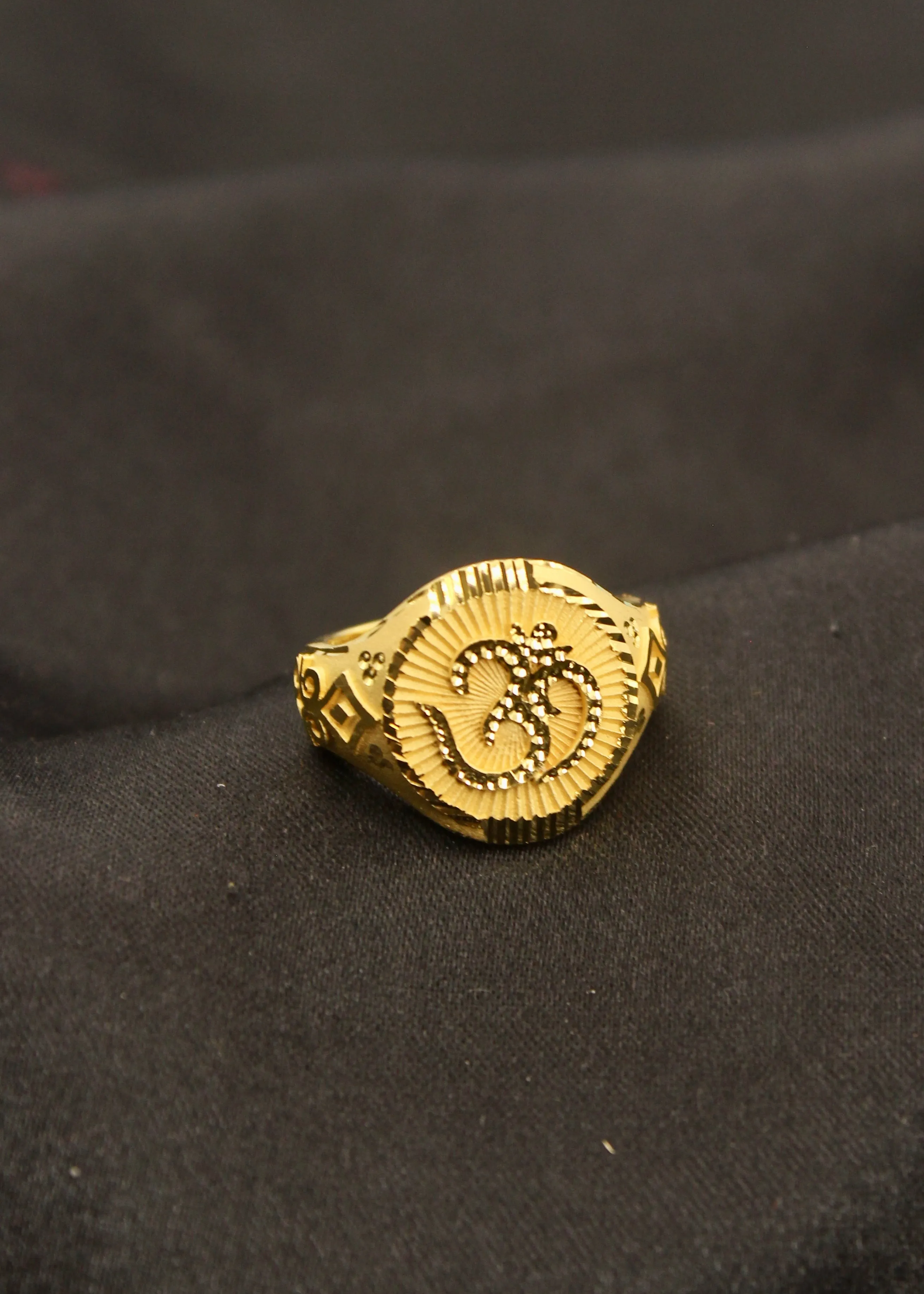 OPULENT GOLD PLATED MEN'S RING