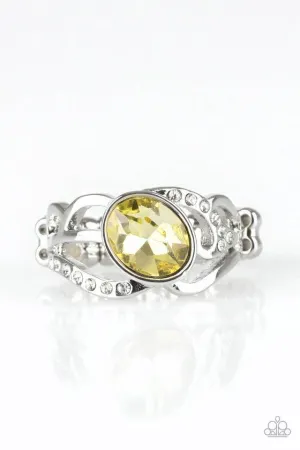 Paparazzi Ring ~ Couldnt Care FLAWLESS - Yellow